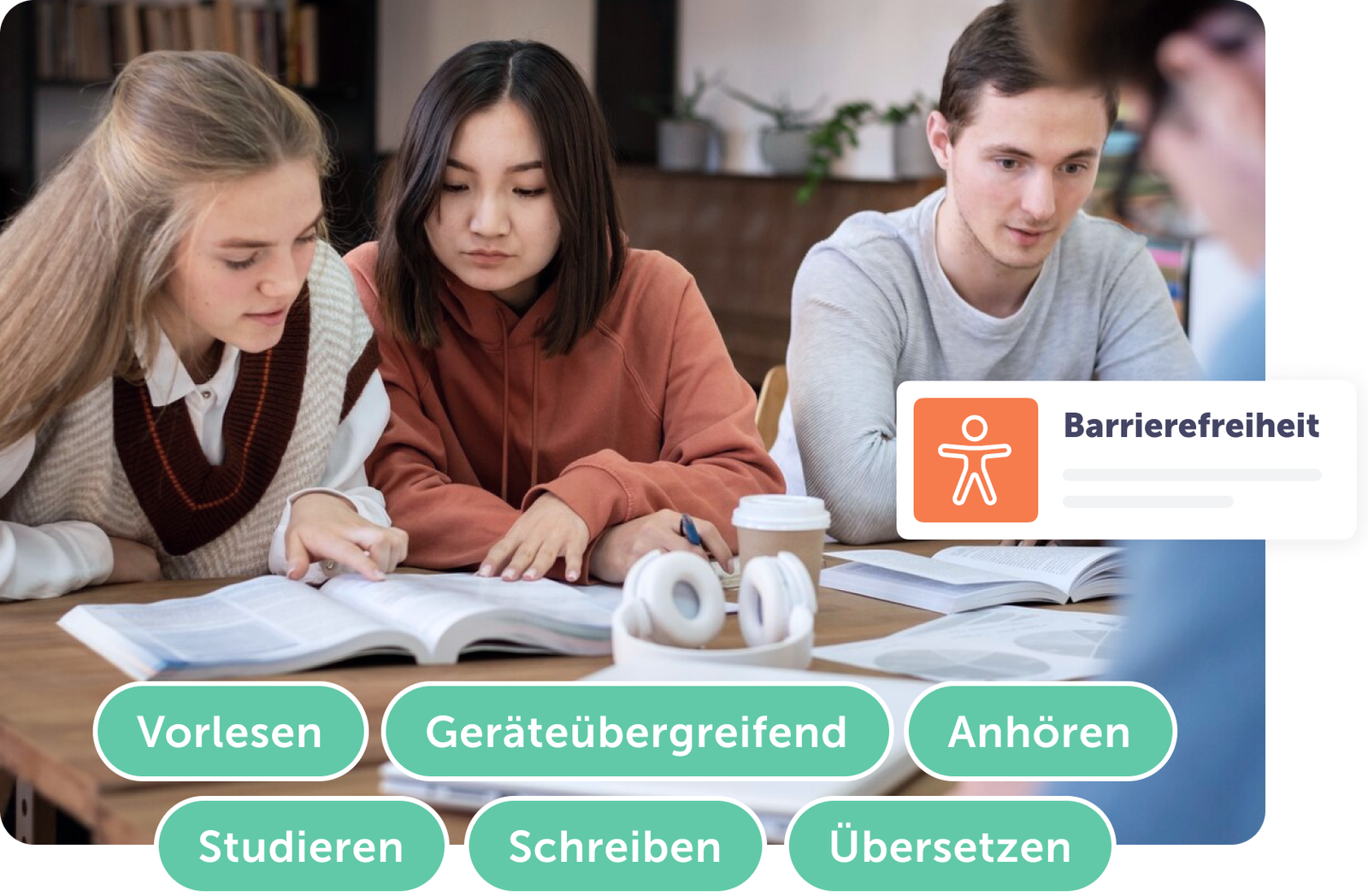 Studierende arbeiten gemeinsam an Lernmaterialien mit Fokus auf Barrierefreiheit-Funktionen und Tools.