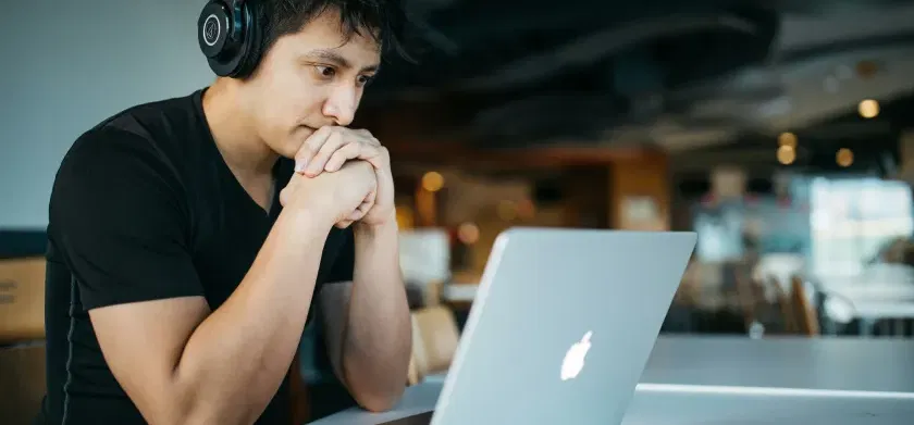 A student learning how multilingual AI voice tools improve learning outcomes